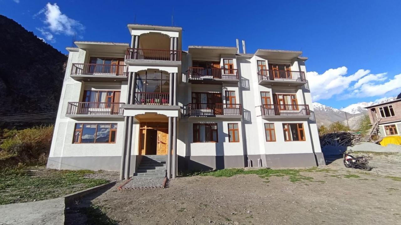 Anand Yul Jispa Hotel Buitenkant foto